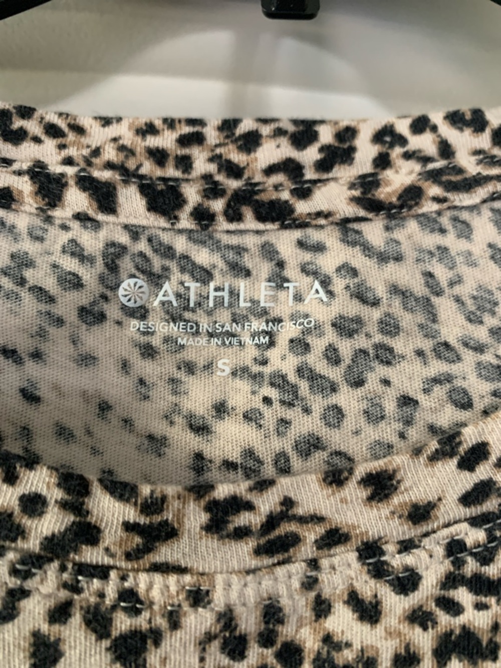 Athleta Women's Short Sleeve Cream and Black Cotton Leopard Print Top Small - Picture 2 of 9